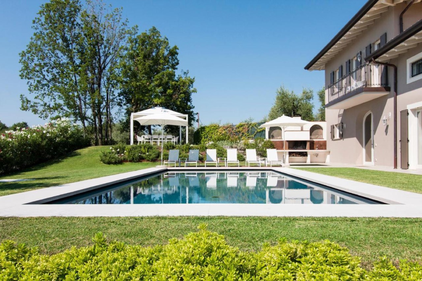 Personnel de maison en location luxe : femme de chambre, cuisinier, jardinier