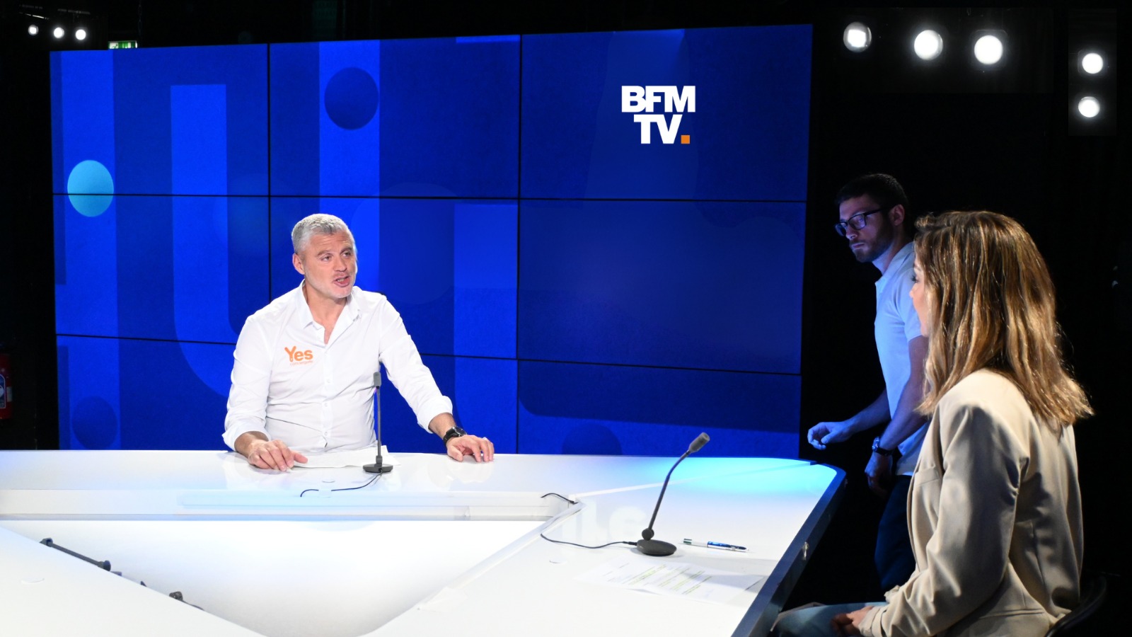 Johan sur le plateau BFM TV